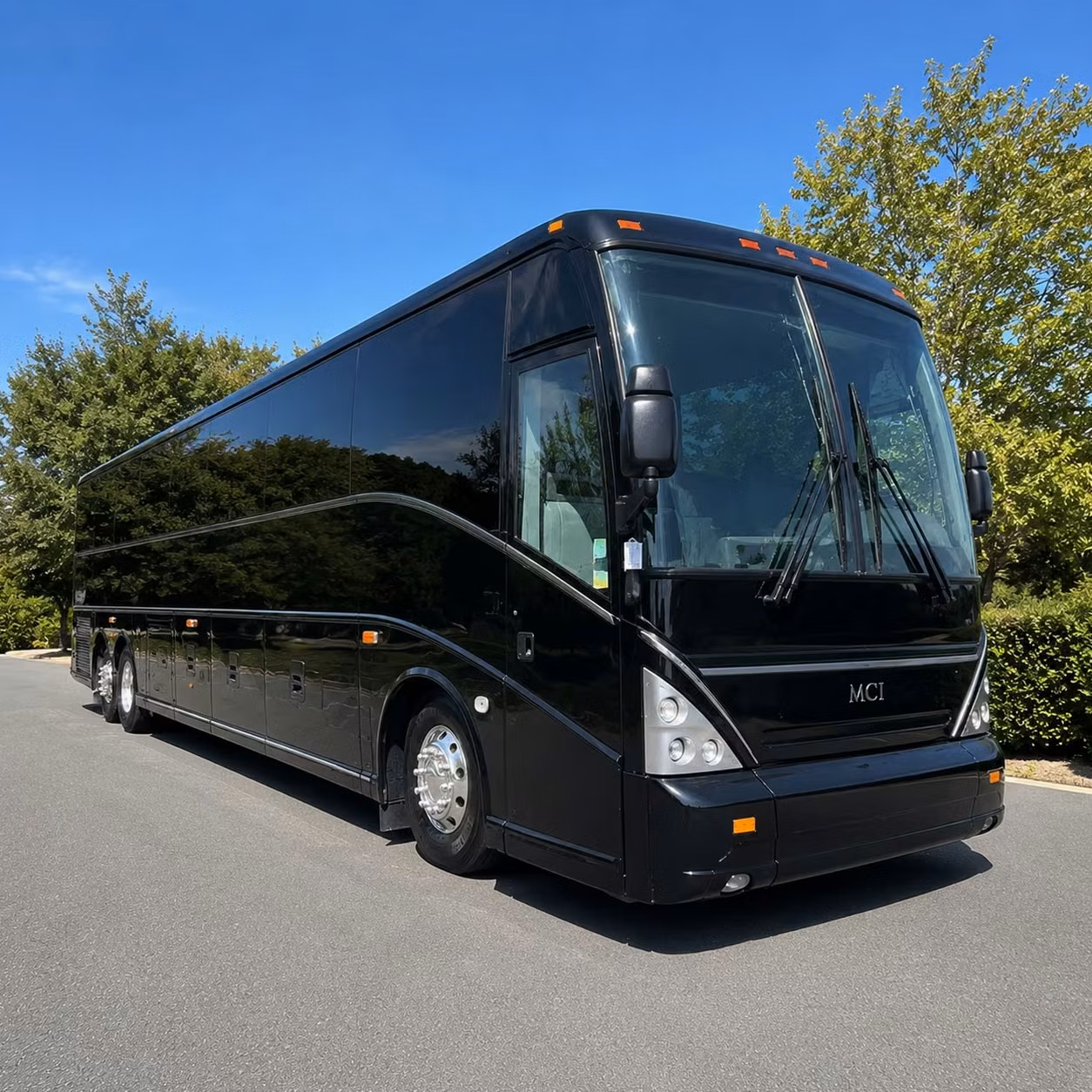 charter buses and minibuses for ypsilanti school field trips to ann arbor museums
