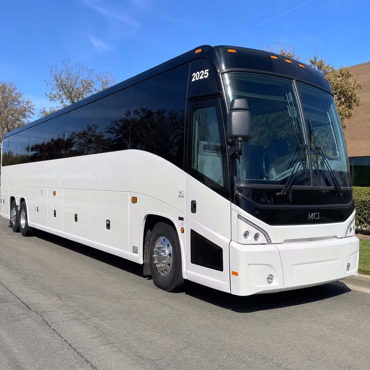 long distance corporate bus rentals from ypsilanti to detroit lansing and beyond